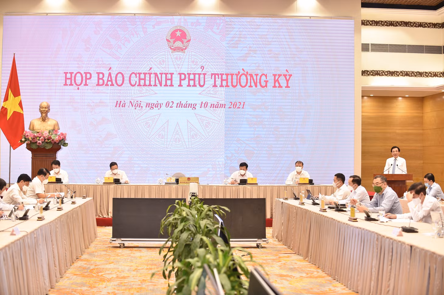 Quang cảnh họp báo Chính phủ chiều 2/10. Ảnh: VGP/Nhật Bắc