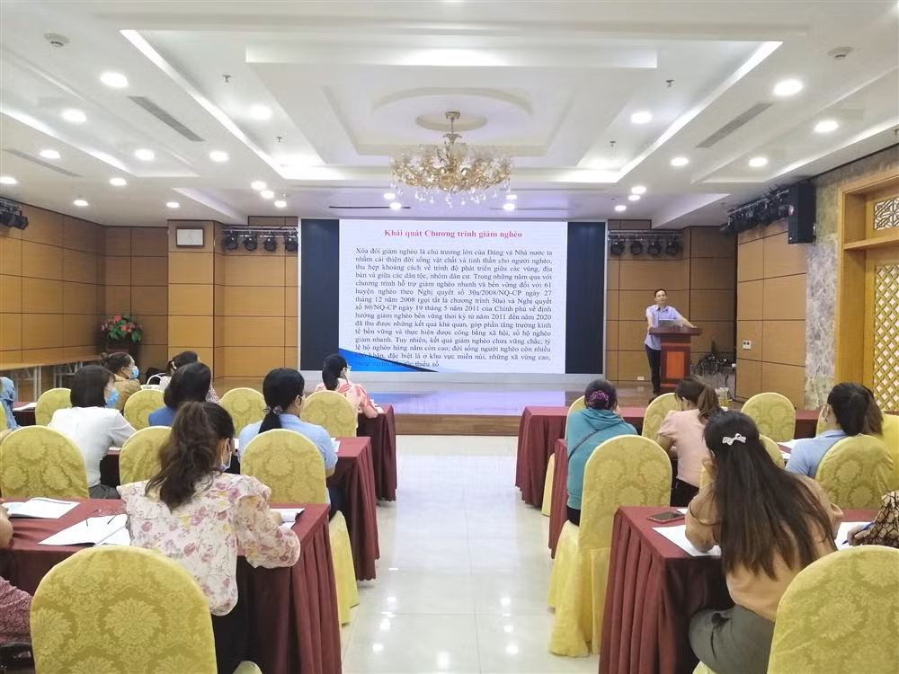 Hội LHPN tỉnh tập huấn nâng cao năng lực công tác giảm nghèo và nghiệp vụ ủy thác ngân hàng CSXH, quản lý quỹ hỗ trợ phụ nữ phát triển kinh tế cho cán bộ hội cơ sở, tháng 8/2021.