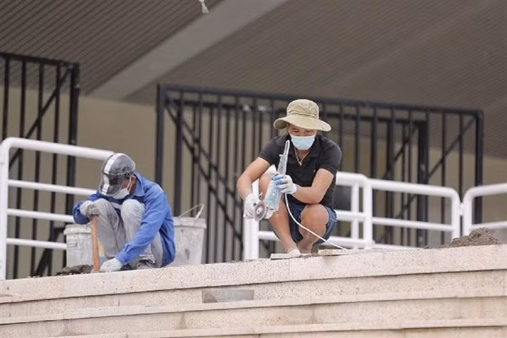Sân Mỹ Đình đang gấp rút được cải tạo, sửa chữa