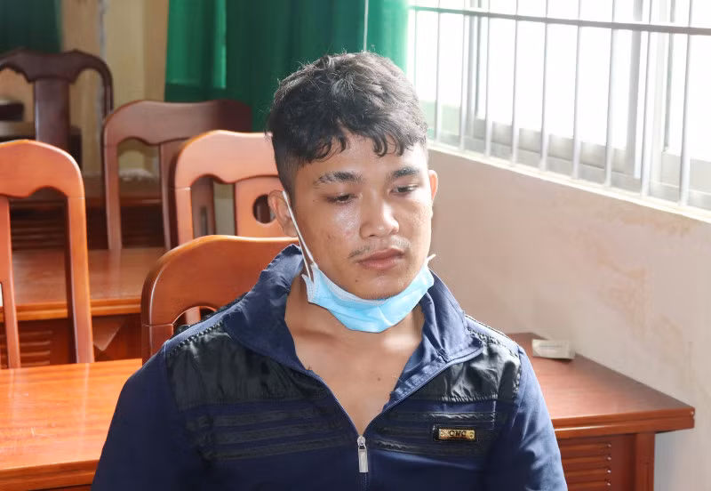 Tên trộm đột nhập nhà dân bê chiếc tủ cùng 100 triệu đồng ảnh 1