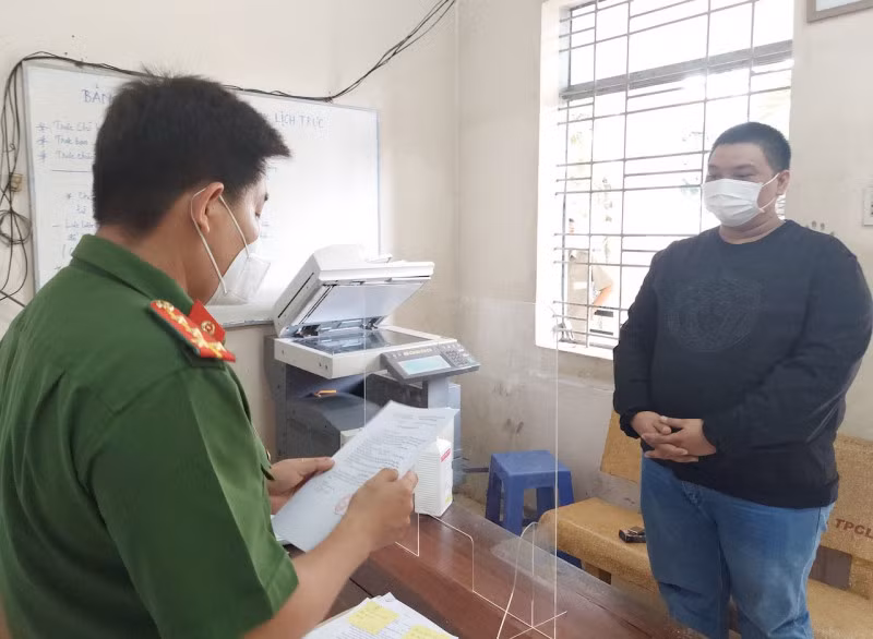 Tài bị khởi tố, bắt tạm giam để điều tra.