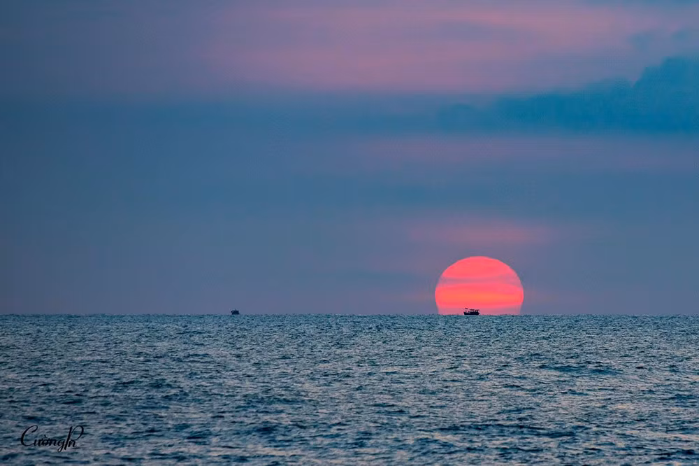 Mặt trời mùa thu trên biển Cô Tô rất đẹp (Ảnh do Phòng Văn hóa - Thông tin huyện Cô Tô cấp)