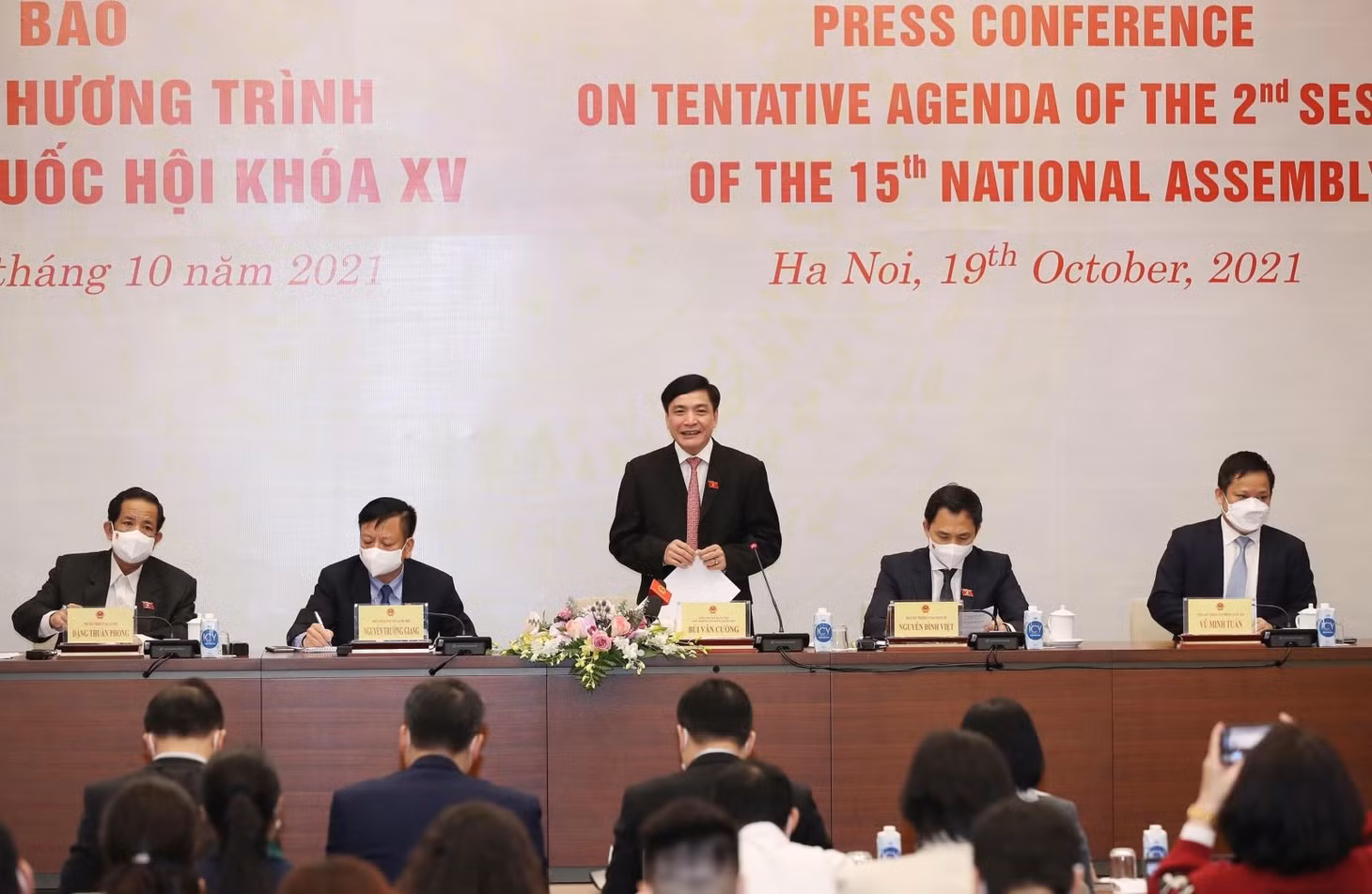 Đồng chí Bùi Văn Cường, Tổng Thư ký, Chủ nhiệm Văn phòng Quốc hội chủ trì cuộc họp báo.