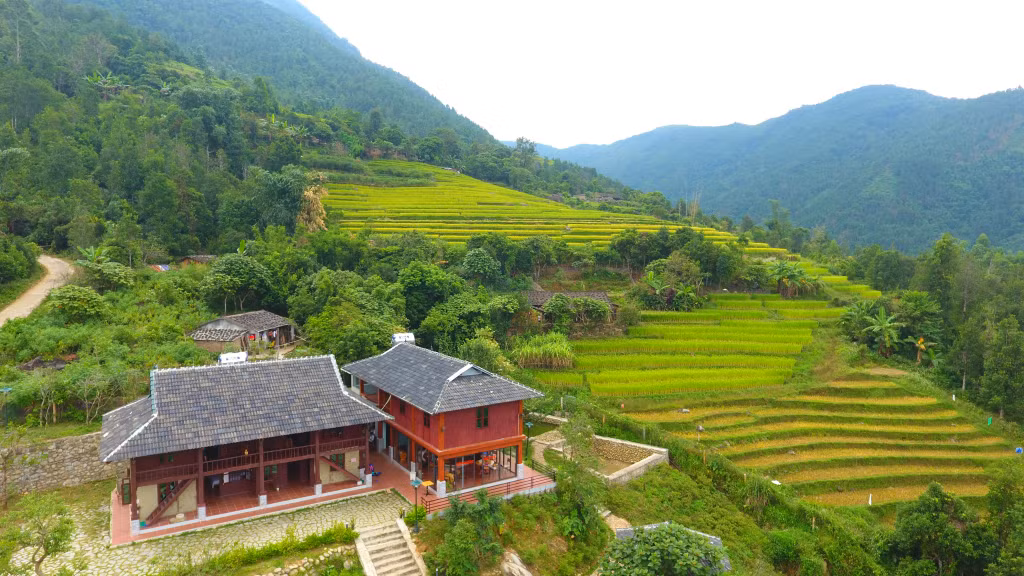 Homestay Sông Mooc có vị trí đắc địa để ngắm trọn cảnh bản người Dao Thanh Phán.