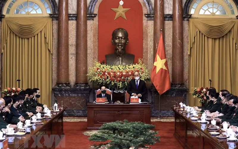 Chủ tịch nước Nguyễn Xuân Phúc ghi nhận những nỗ lực của các doanh nghiệp, doanh nhân cựu chiến binh trong sản xuất kinh doanh, đóng góp vào các hoạt động xã hội. (Ảnh: Lâm Khánh/TTXVN)