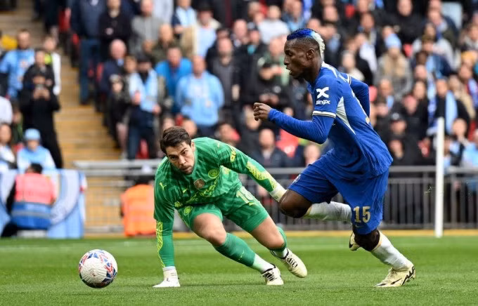 Jackson (xanh, số 15) liên tục bỏ lỡ cơ hội ở trận gặp Man City.