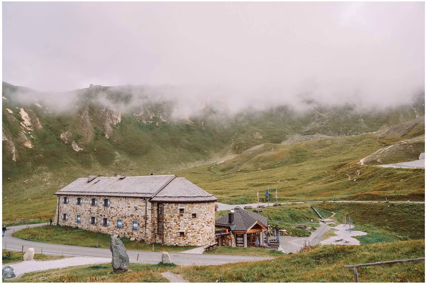 Cảnh sắc thiên nhiên nước Áo nhìn từ đèo Grossglockner. Ảnh: Đặng Đức Vinh