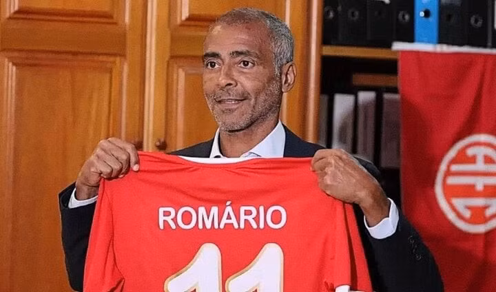 Romario tái xuất.