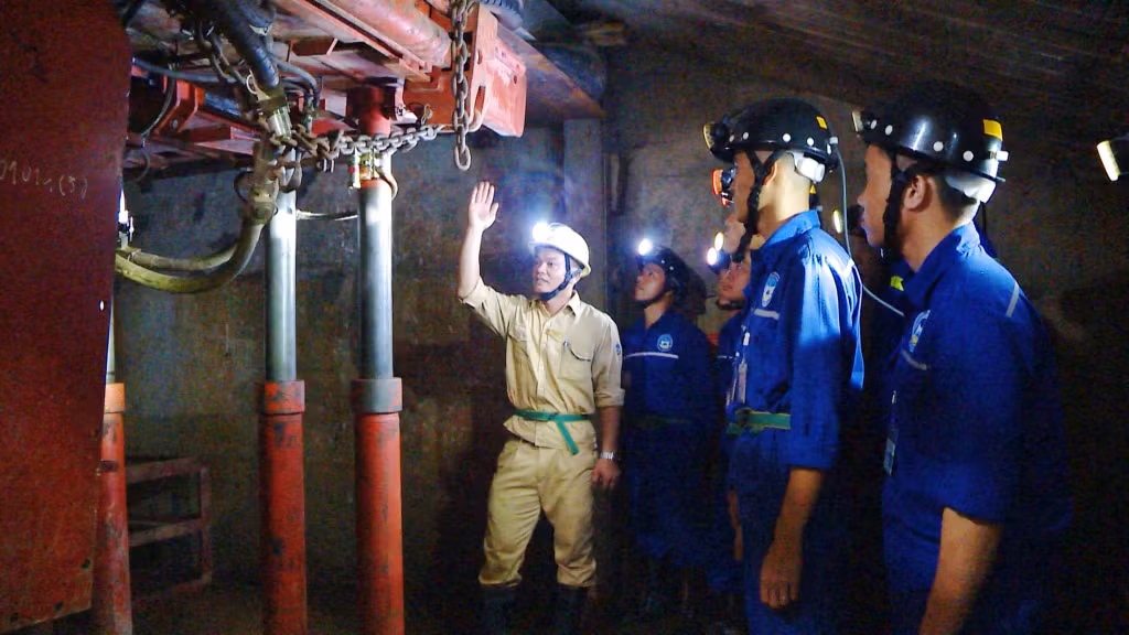 Một buổi học thực hành tại Trường Cao đẳng Than – Khoáng sản Việt Nam (4-2024). Ảnh: Quốc Thắng