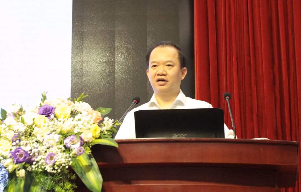 PGS. TS Bùi Hoài Sơn, Uỷ viên Thường trực Uỷ ban Văn hoá, Giáo dục của Quốc hội, Uỷ viên Hội đồng Lý luận phê bình VHNT Trung ương truyền đạt chuyên đề 