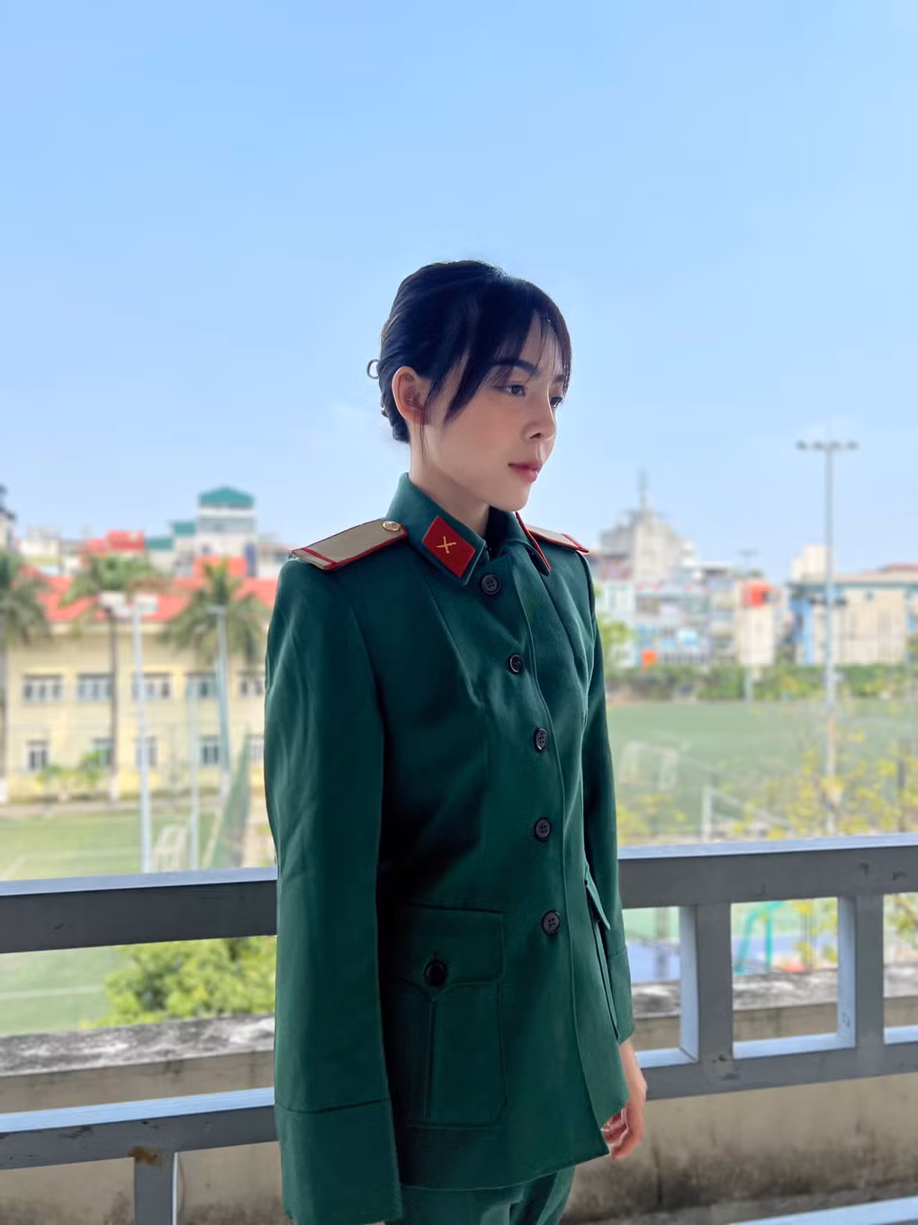 Trước khi gắn bó với môn bắn súng, Thanh Thảo từng có khoảng 6 năm tham gia đào tạo, tập luyện ở bộ môn lặn. Năm 2023, cô quyết định tạm gác lại sự nghiệp thi đấu để viết đơn tình nguyện tham gia nhập ngũ (Ảnh: FBNV).