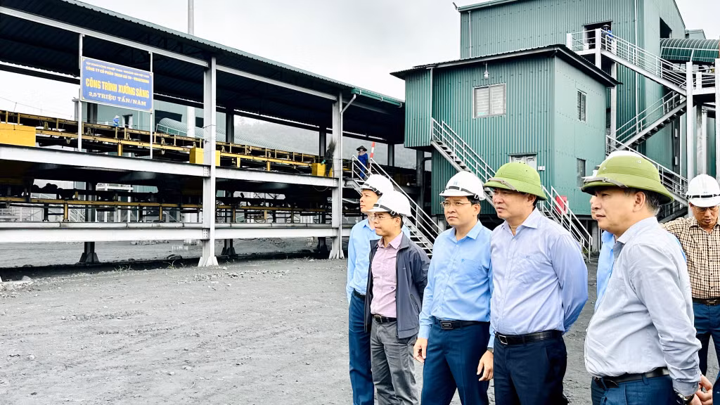 Lãnh đạo TKV kiểm tra sản xuất tại Công ty CP Than Hà Tu.