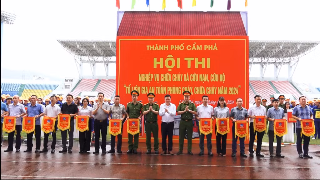 Khai mạc Hội thi nghiệp vụ chữa cháy và cứu nạn, cứu hộ “Tổ liên gia an toàn phòng cháy, chữa cháy” năm 2024.