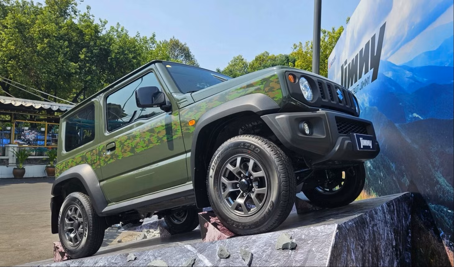 Suzuki Jimny nhập khẩu từ Nhật Bản chính thức ra mắt khách hàng Việt Nam. Ảnh: Lam Anh
