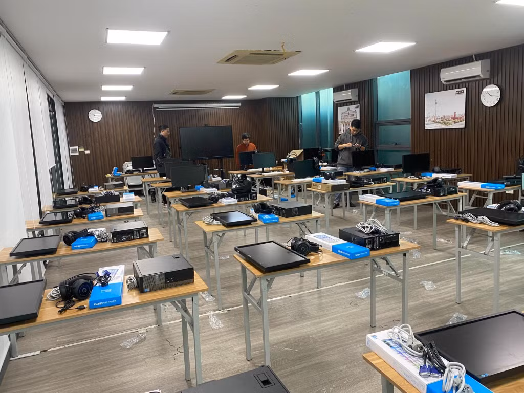 MuaCash Computer có nhiều năm kinh nghiệm trong cung cấp và lắp đặt máy tính
