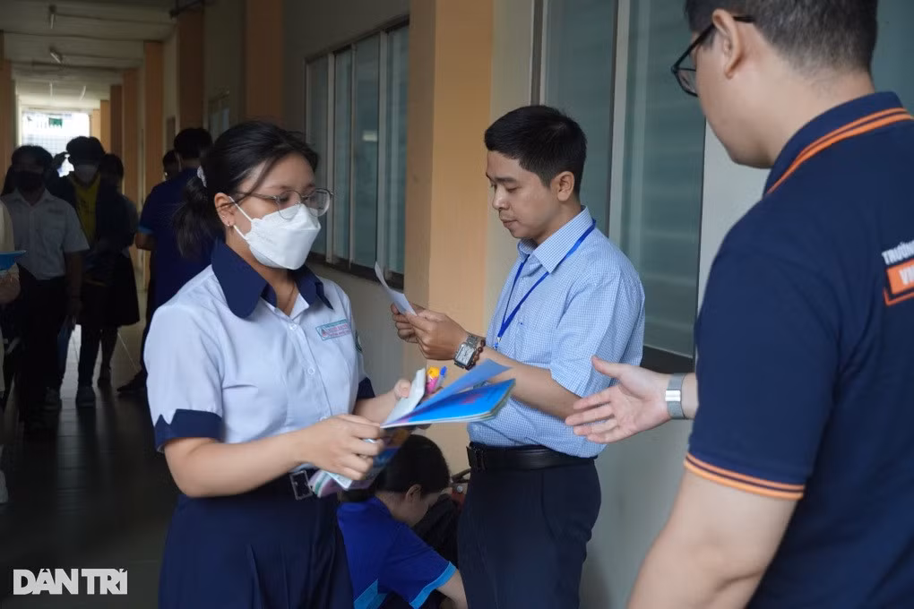 Thí sinh dự thi đánh giá năng lực do ĐHQG TPHCM tổ chức (Ảnh: Huyên Nguyễn).