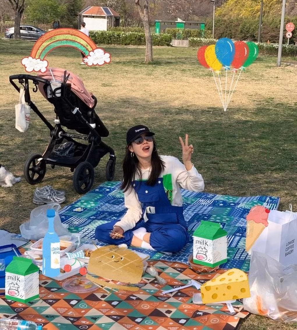 Son Ye Jin trẻ trung và rạng rỡ trong ống kính của ông xã (Ảnh: Instagram).