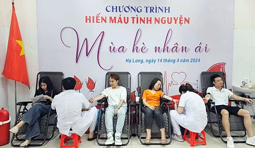 CLB Ngân hàng máu sống 24h (Hội CTĐ tỉnh) tổ chức hiến máu tình nguyện tại Điểm hiến máu CTĐ tại Bệnh viện Bãi Cháy, tháng 4/2024.