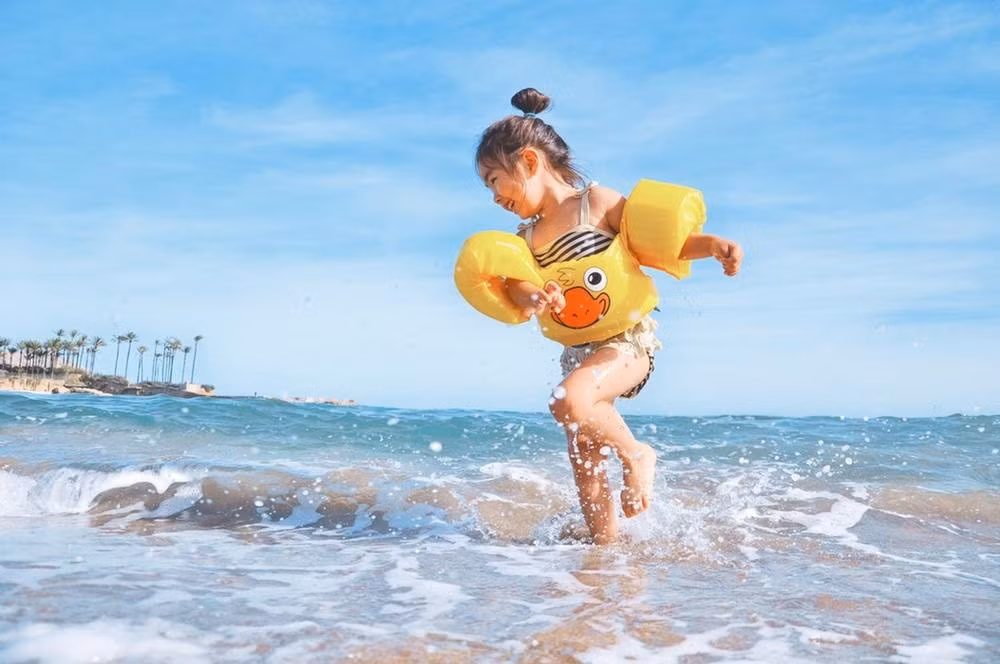 Trang bị áo phao phù hợp với trẻ. Ảnh: Pumpkin.pt.
