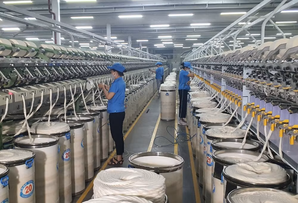 Sản xuất tại Công ty TNHH KHKT Texhong Ngân Long (KCN Hải Yên, TP Móng Cái).