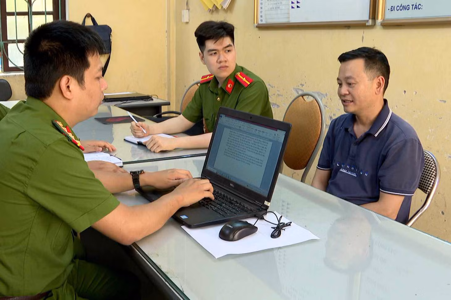Ông Phạm Văn Thông tại cơ quan công an. Ảnh: Công an TP Hải Dương