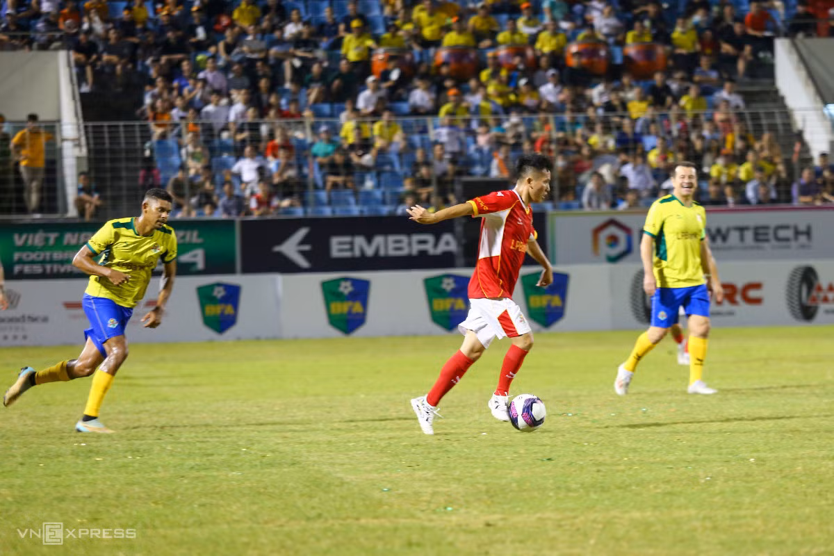 Brazil đại thắng khi đối đầu các ngôi sao Việt Nam ảnh 8