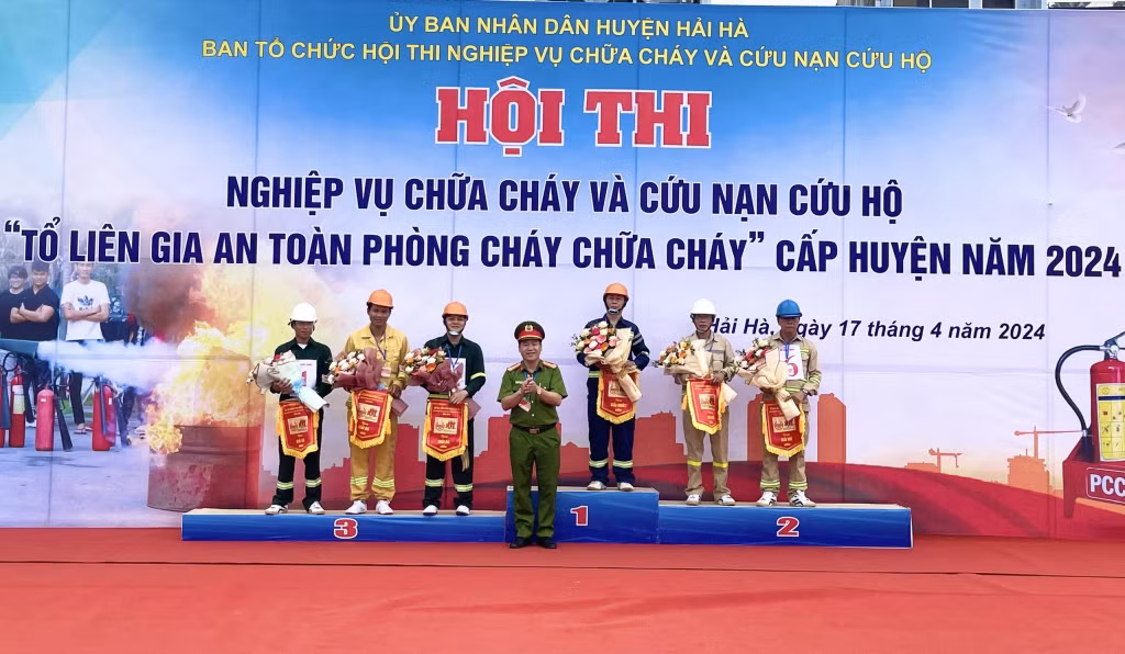 Ban tổ chức trao 01 giải nhất, 2 giải nhì và 3 giải ba cho các đội đạt thành tích cao tại hội thi.