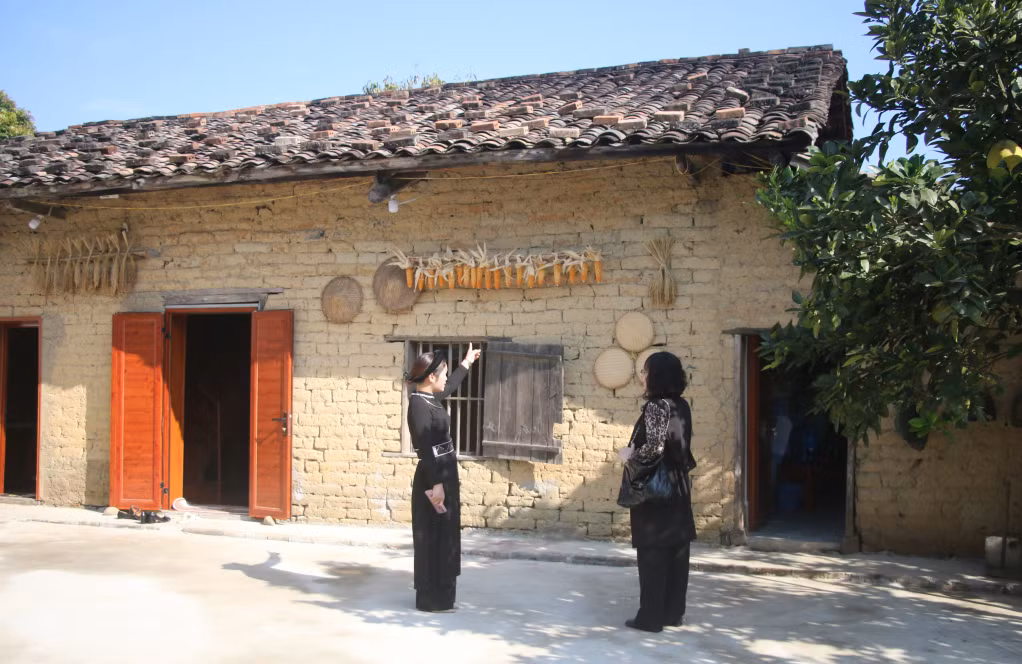 Homestay Hồng Đông (xã Hoành Mô) được cải tạo trên nền ngôi nhà gạch đất truyền thống của người Tày Bình Liêu.