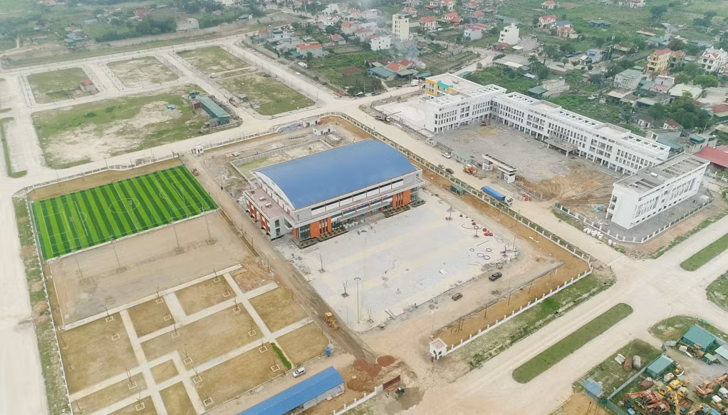 Cụm công trình Trường Tiểu học Hạ Long I và Trung tâm Văn hóa - Thể thao Khu kinh tế Vân Đồn đang gấp rút hoàn thành trong tháng 4/2024.