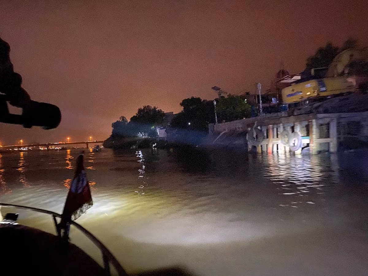 Đội 116 Thái Bình phối hợp lực lượng chức năng tìm kiếm đối tượng tội phạm nhảy cầu Đò Quan (TP Nam Định). Ảnh: Đội 116 Thái Bình