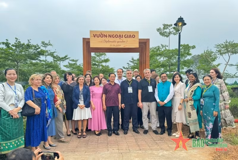 Khai trương khu Vườn Ngoại giao.