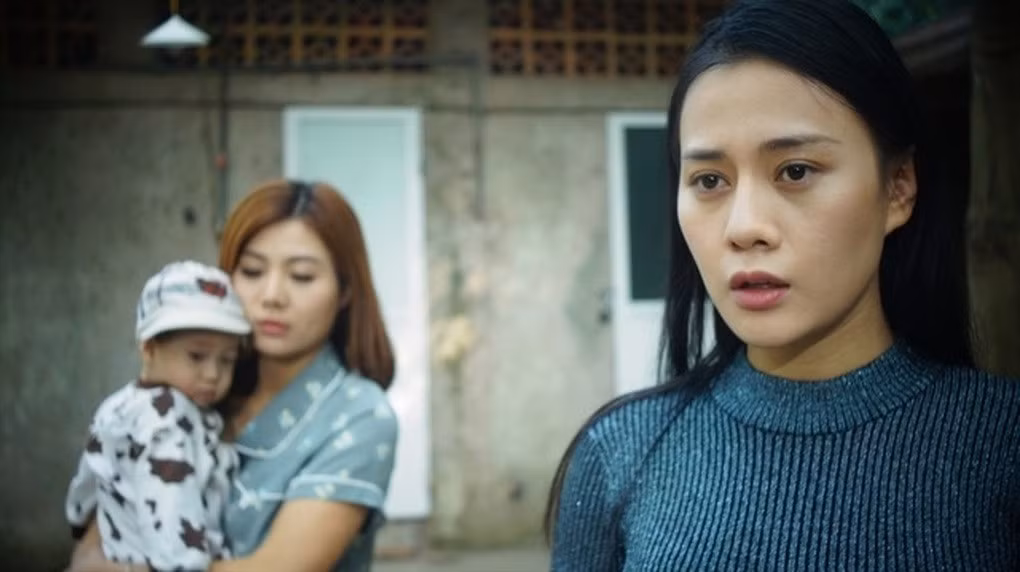 Phương Oanh trong một cảnh phim "Quỳnh Búp bê" (Ảnh: VTV).