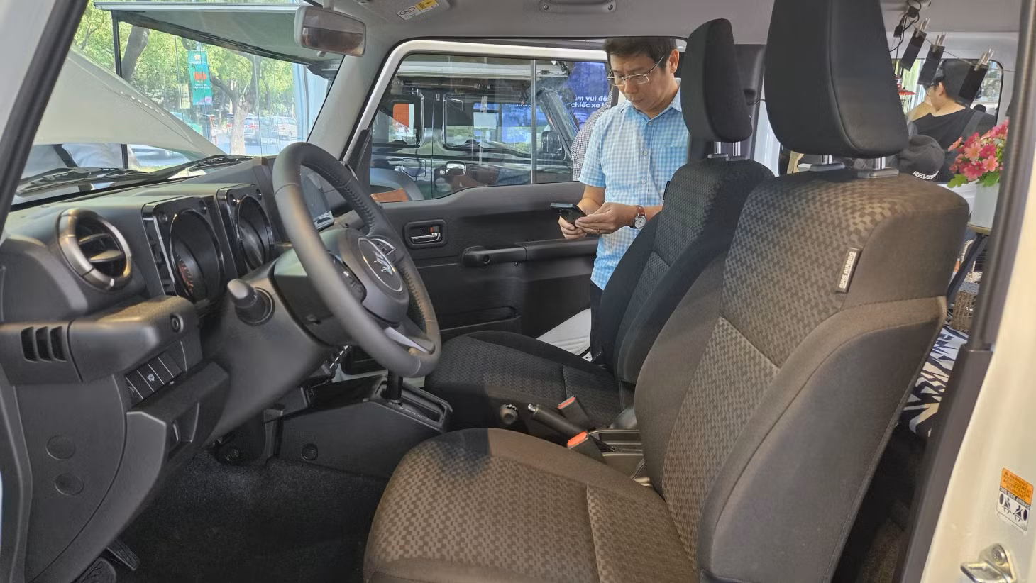 Bảng điều khiển cung cấp thông tin góc nghiêng khi xe di chuyển ở địa hình không bằng phẳng. Ảnh: Lam Anh