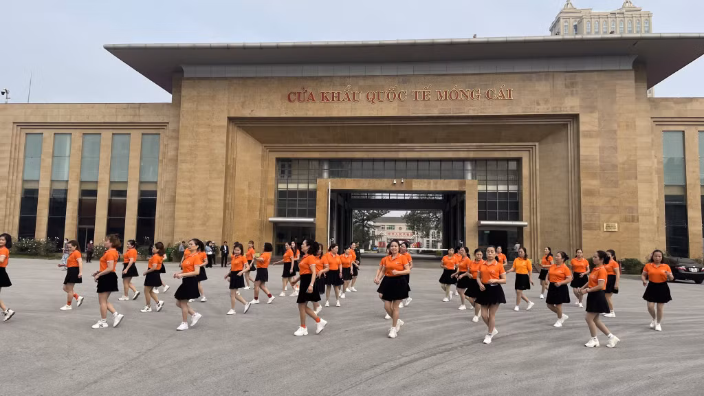 Phụ nữ TP Móng Cái tích cực rèn luyện, nâng cao sức khỏe.