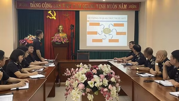 Chi cục Hải quan cửa khẩu Hoành Mô tập huấn về lĩnh vực xuất xứ hàng hóa, ghi nhãn hàng hóa và sở hữu trí tuệ