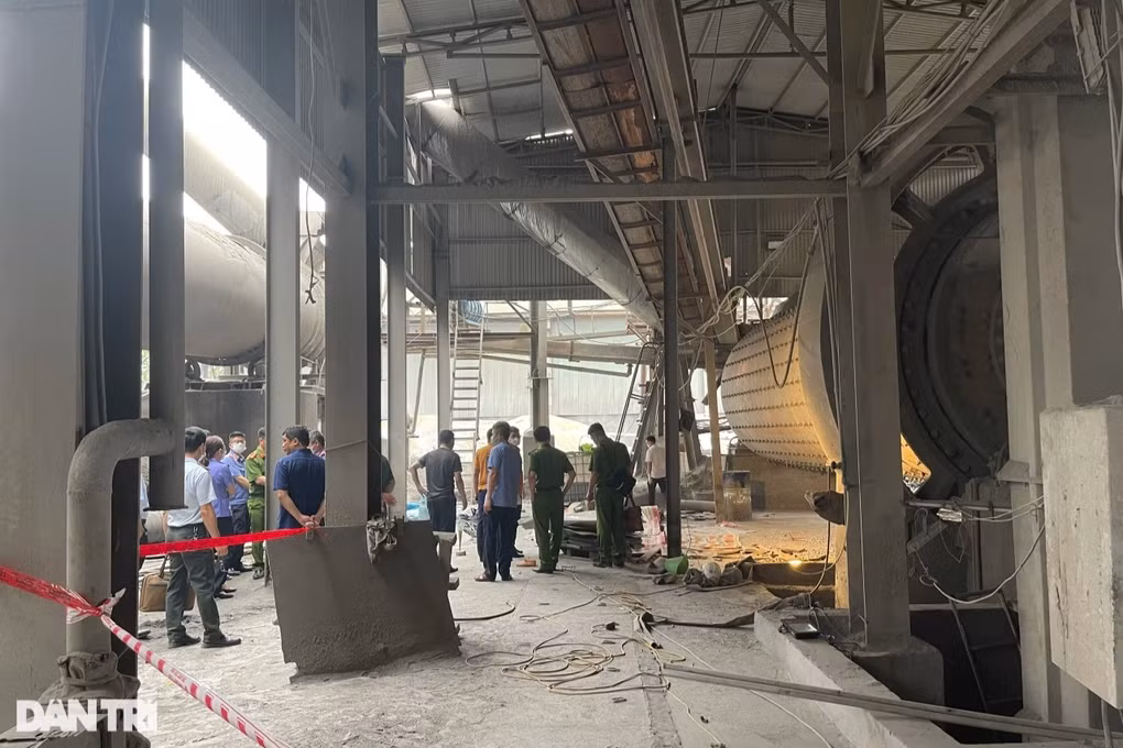 Hiện trường bên trong vụ tai nạn lao động đặc biệt nghiêm trọng khiến 7 công nhân tử vong (Ảnh: Văn Yên).