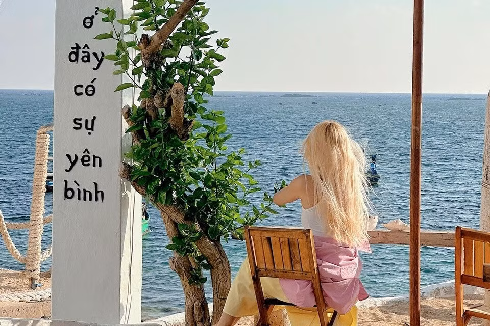 Đảo Phú Quý ngày càng thu hút du khách bởi nhiều dịch vụ, khách sạn mới mở. Ảnh: @juhi_th2.