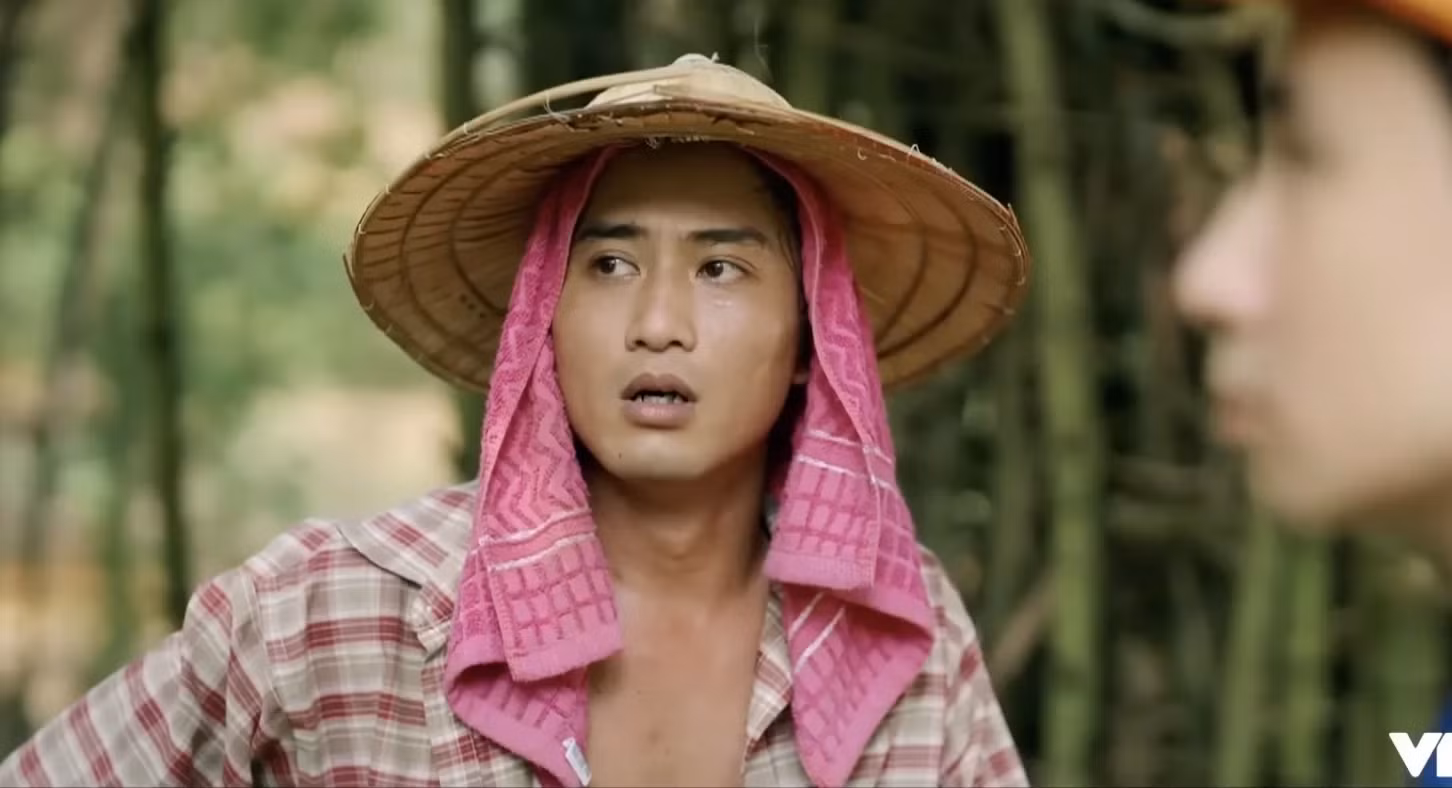 Doãn Quốc Đam liên tục xuất hiện trên sóng giờ vàng với các vai phụ độc, dị.