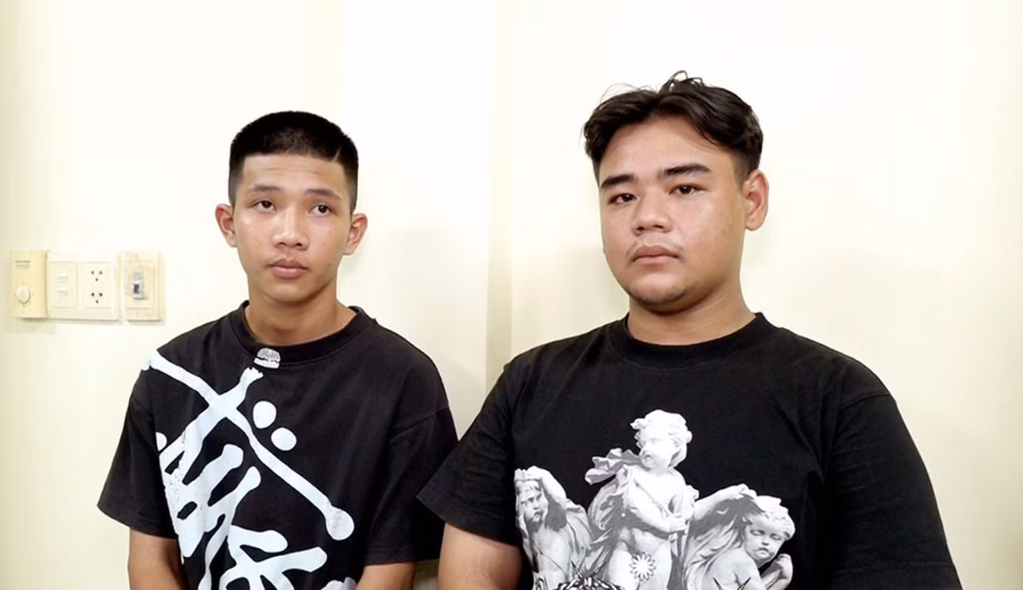 Đối tượng Nguyễn Hữu Nghĩa (trái) và Ngô Văn Phú bị cơ quan công an tạm giữ vì hành vi "Gây rối trật tự công cộng". Ảnh: Vũ Tiến