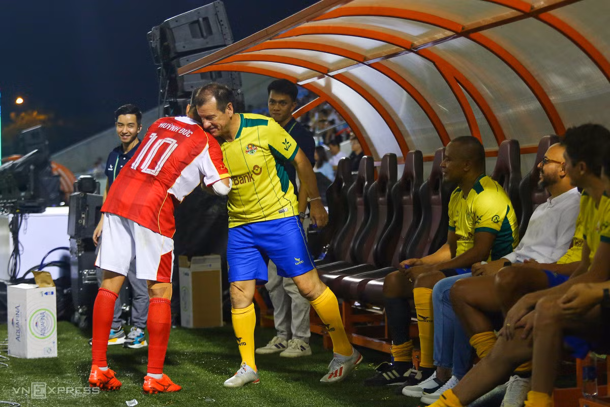 Brazil đại thắng khi đối đầu các ngôi sao Việt Nam ảnh 7