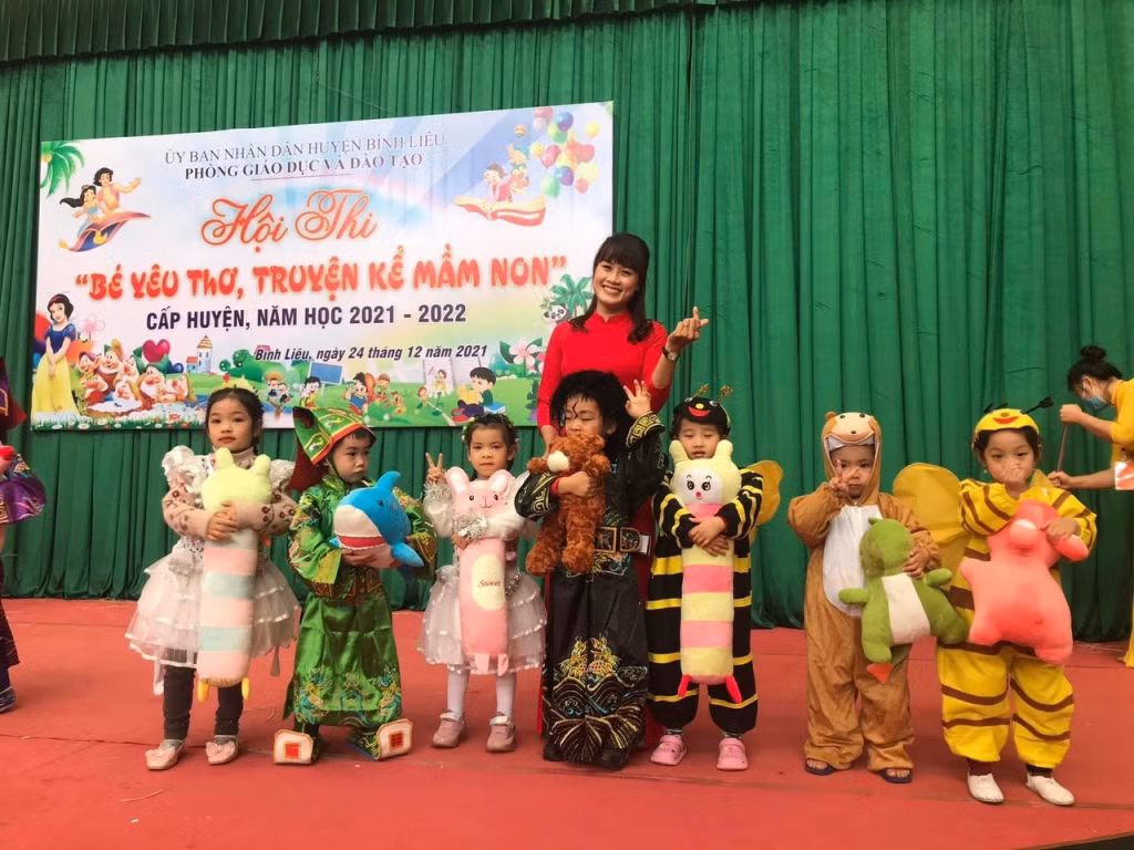 Cô giáo Lê Thị Liên, điểm trường Nà Nhái, Trường Mầm non Vô Ngại, huyện Bình Liêu luôn nhiệt tình, tâm huyết với nghề nghiệp, yêu trẻ thơ vùng cao.