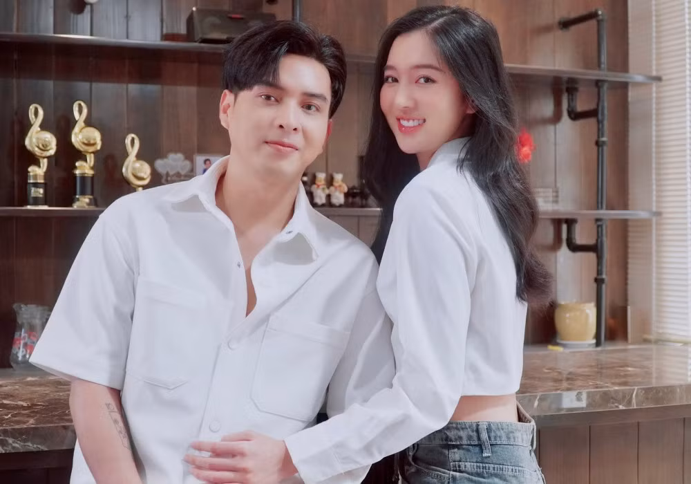 Hồ Quang Hiếu và bạn gái kém 17 tuổi.