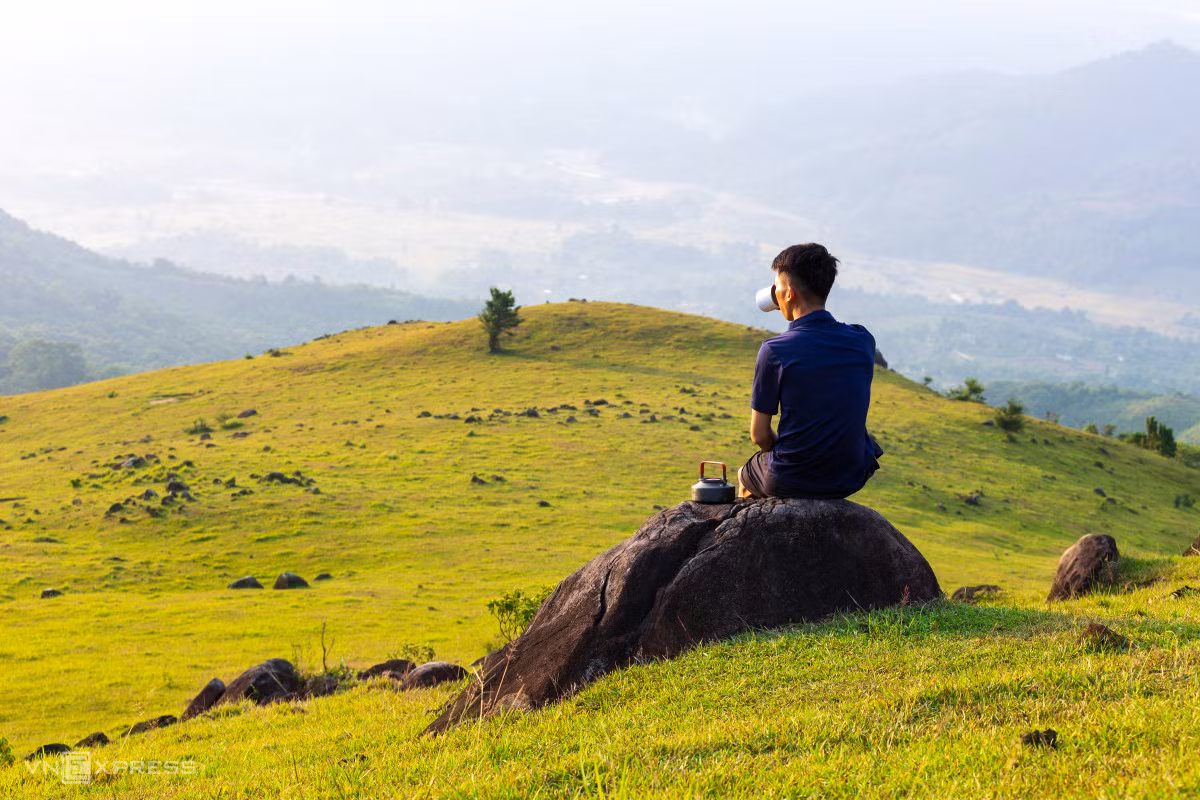 Trekking, cắm trại trên đồng cỏ hàng chục ha ở Quảng Trị ảnh 9