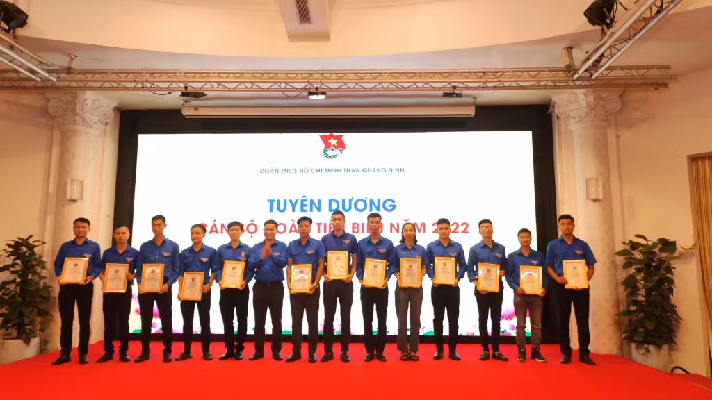 Tuyên dương các cán bộ Đoàn tiêu biểu năm 2022.