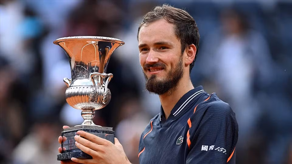 Daniil Medvedev lần đầu vô địch trên mặt sân đất nện. Ảnh: ATP Tour