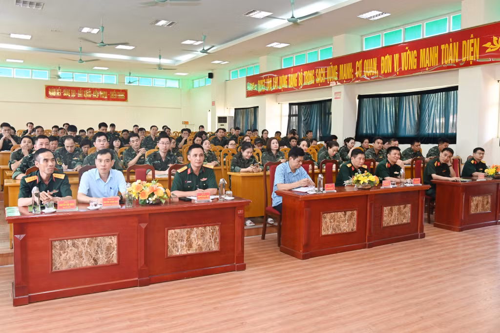 Các đại biểu dự Lễ khai giảng.
