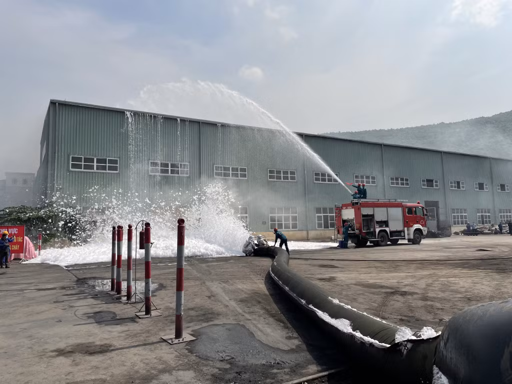 Diễn tập PCCC tại Công ty Than Hà Lầm - Vinacomin. Ảnh: Thu Trang