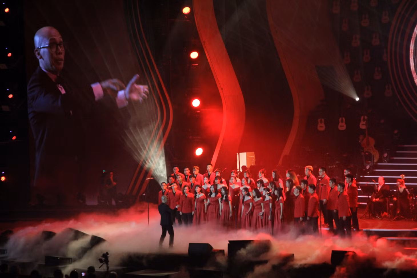 Saigon Choir thể hiện không nhạc đệm 2 sáng tác mang âm hưởng dân gian của Trần Tiến. Ảnh: N.M.Hà