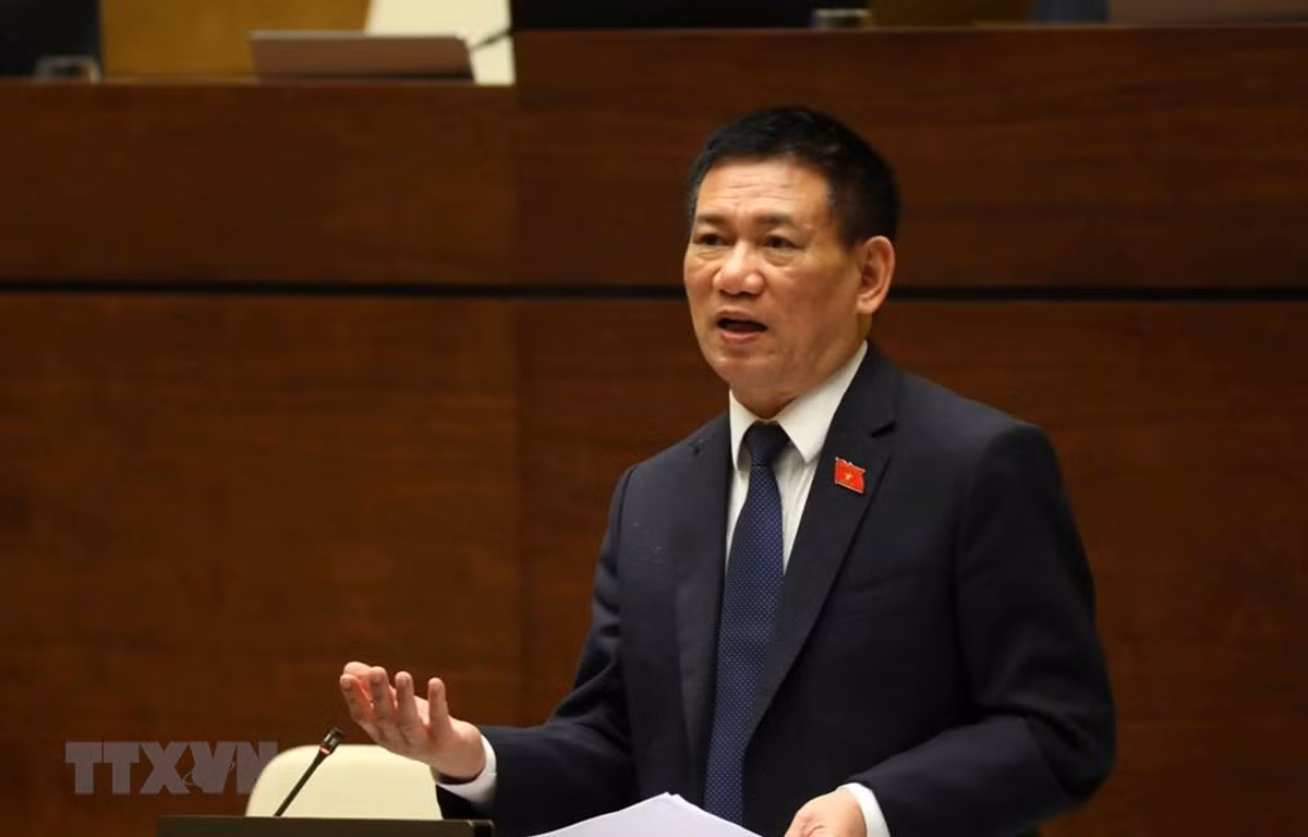 Bộ trưởng Bộ Tài chính Hồ Đức Phớc giải trình, làm rõ một số vấn đề Đại biểu Quốc hội nêu tại Kỳ họp thứ 5, Quốc hội khóa XV. (Ảnh: An Đăng/TTXVN)