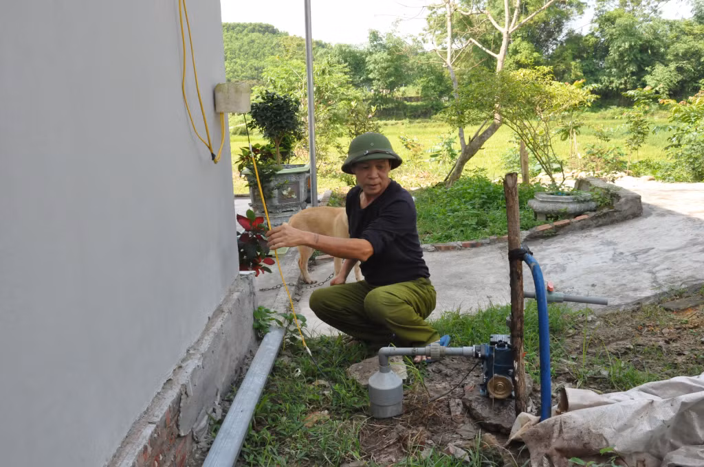 Do nguồn điện yếu, ông Chiến thường xuyên phải 